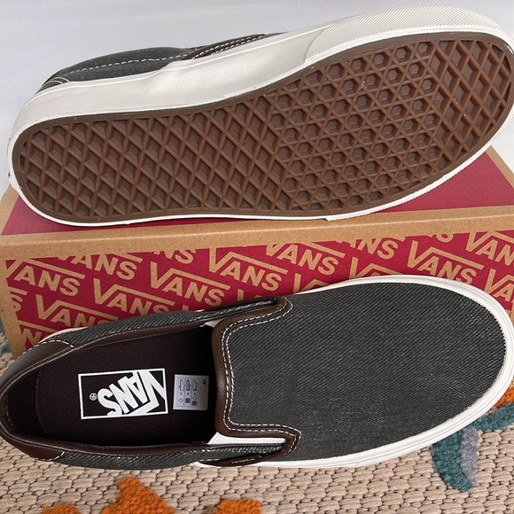 Vans WMNS Slip-On 59
C&L Black Ink
VN0A348UCH6
Sneakers - Picture 5 of 16